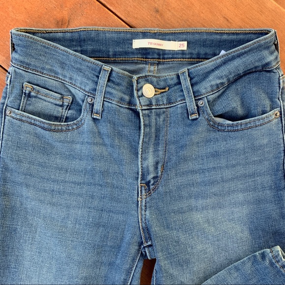 Levi’s 711 Skinny Jeans - Picture 2 of 3